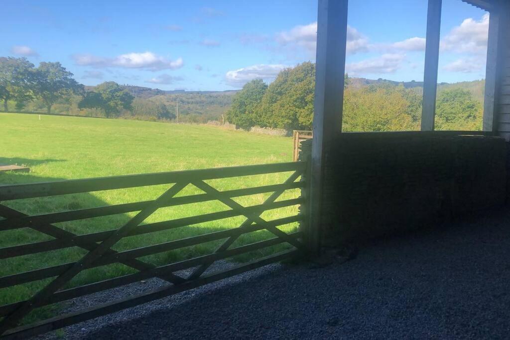 The Milking Parlour At Berthllwyd Villa Quakers Yard Exterior photo